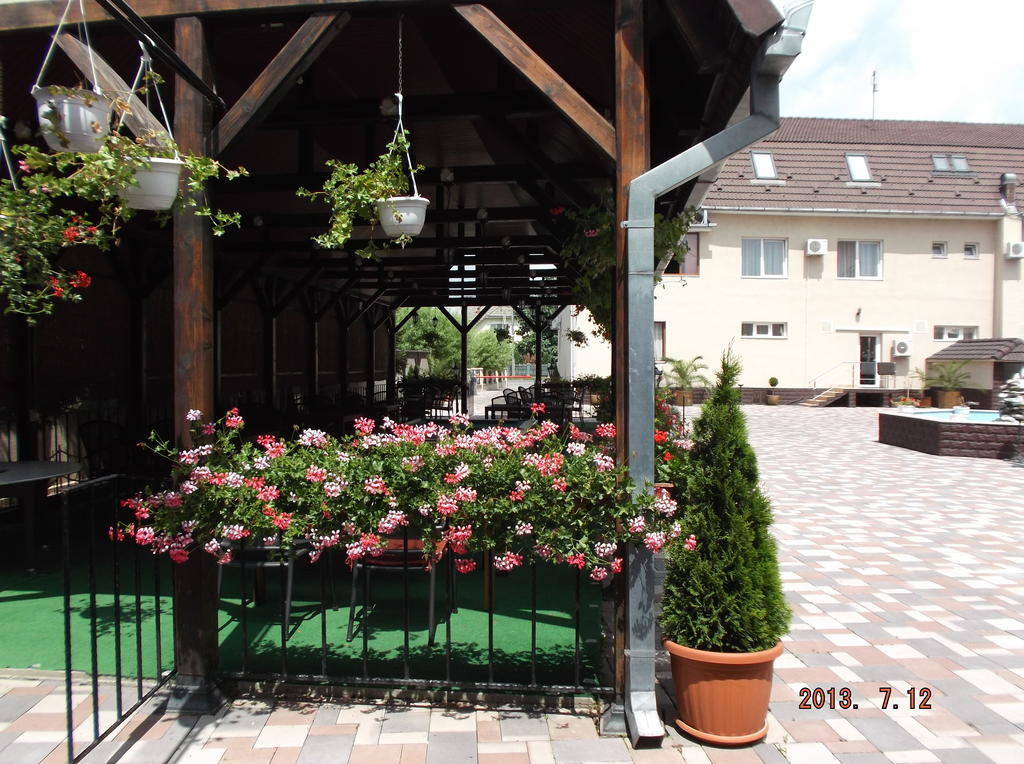 Hotel Melody Сату Маре Екстериор снимка