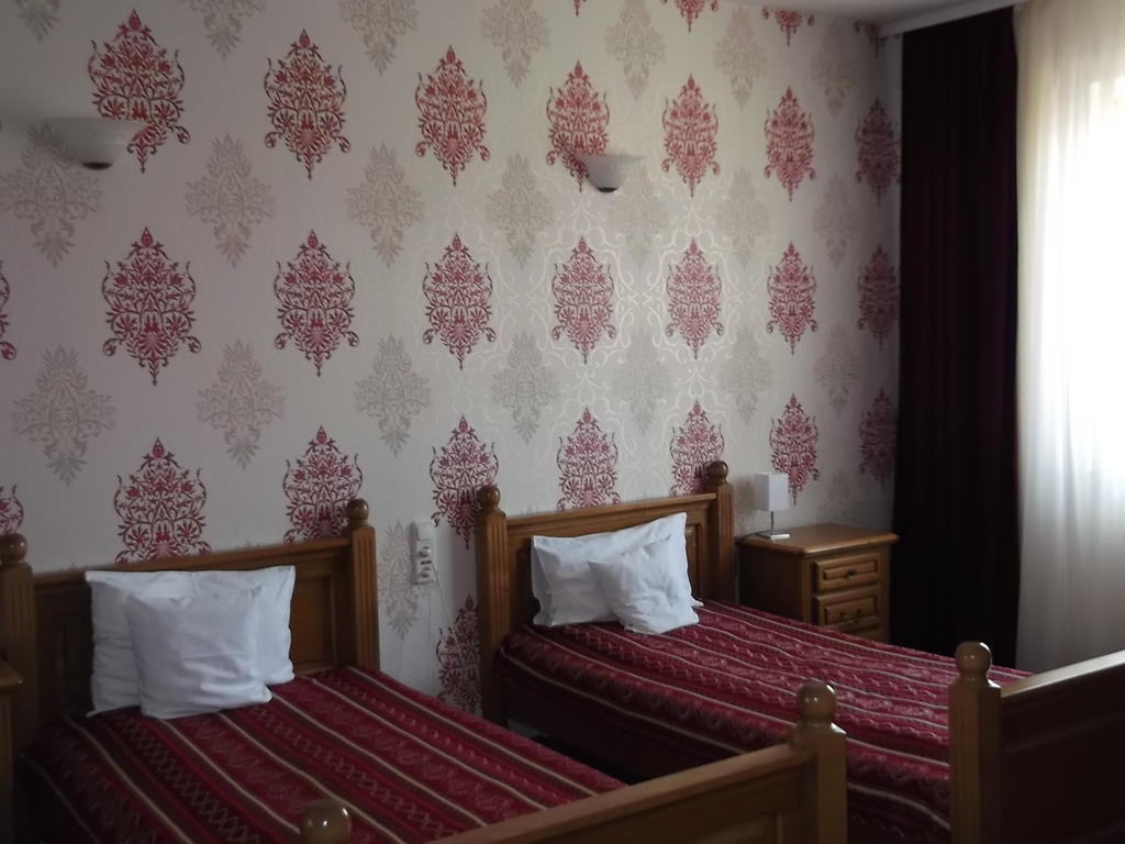 Hotel Melody Сату Маре Екстериор снимка