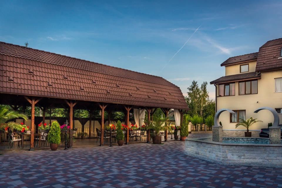 Hotel Melody Сату Маре Екстериор снимка